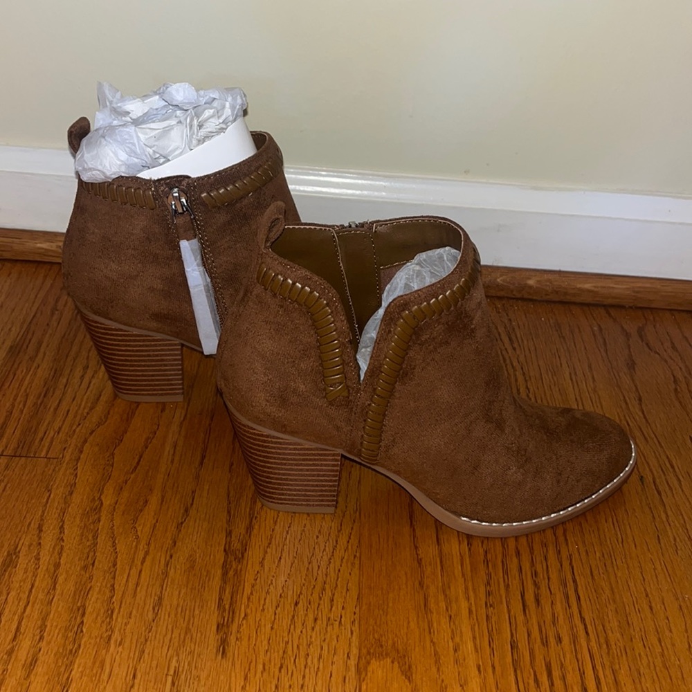 NWT Dolce Vita Brown Faux Leather Stacked  Heel with Lacing on the side Size 8